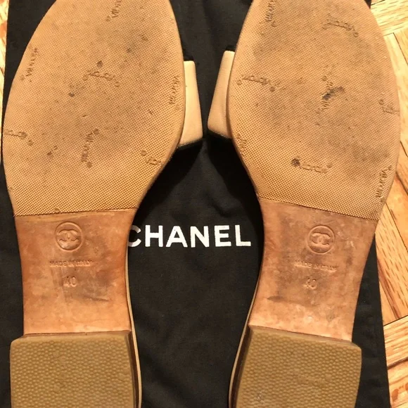 CHANEL Black and Cream Sandals - Picture 4 of 4